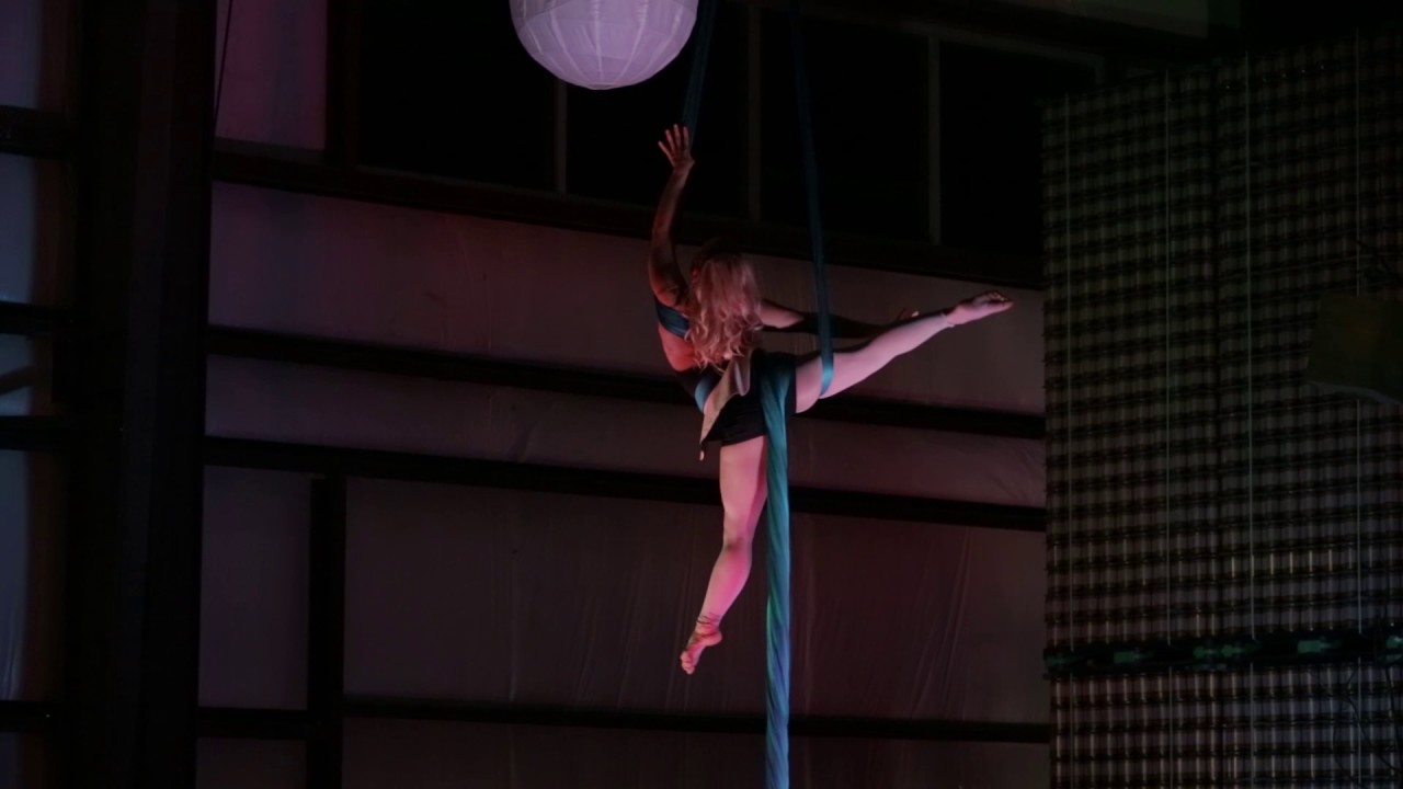 Aerial Silks performance 