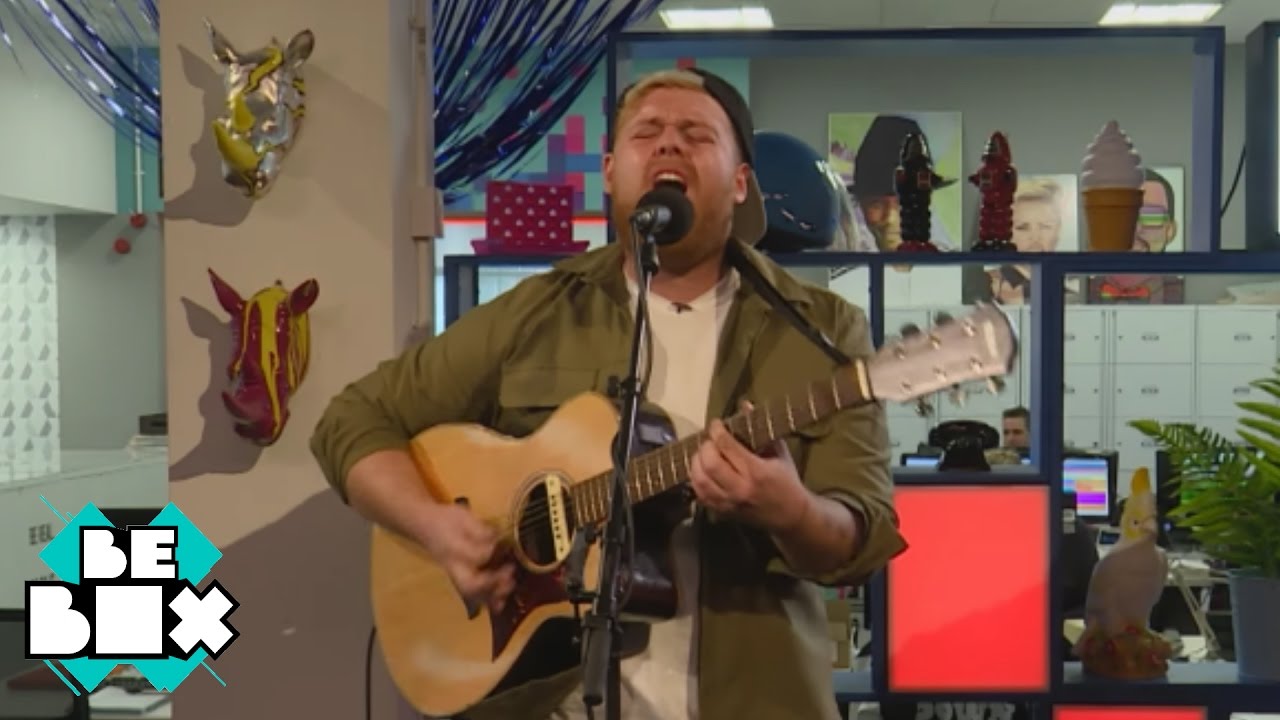 Tom Walker - Wonderwall (Oasis cover) (live) | BeBox Live Sessions