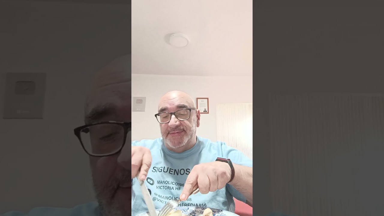 LA HORA DE COMER DEL ABUELO MANOLICO