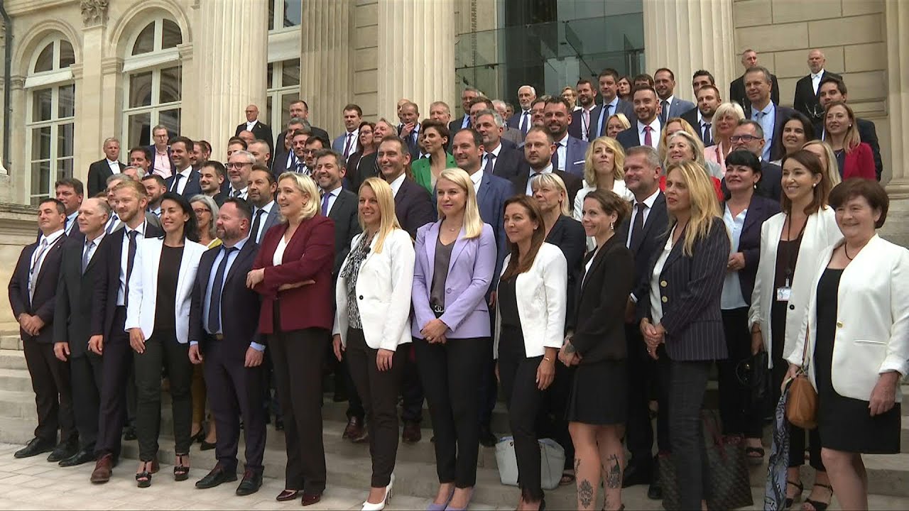 Marine Le Pen et les députés RN rejoignent l'Assemblée nationale | AFP Images