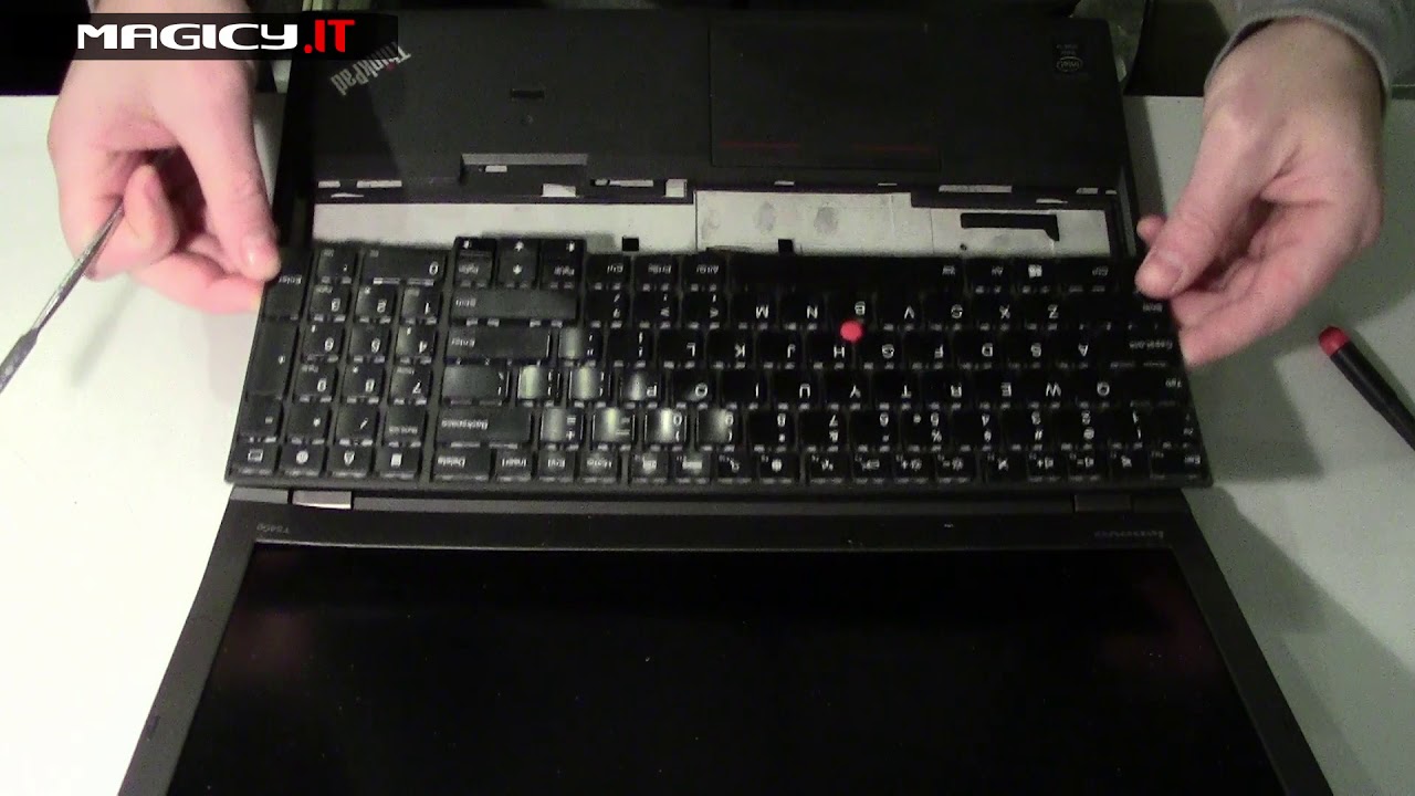 Lenovo ThinkPad T540p Disassembly damaged hinges