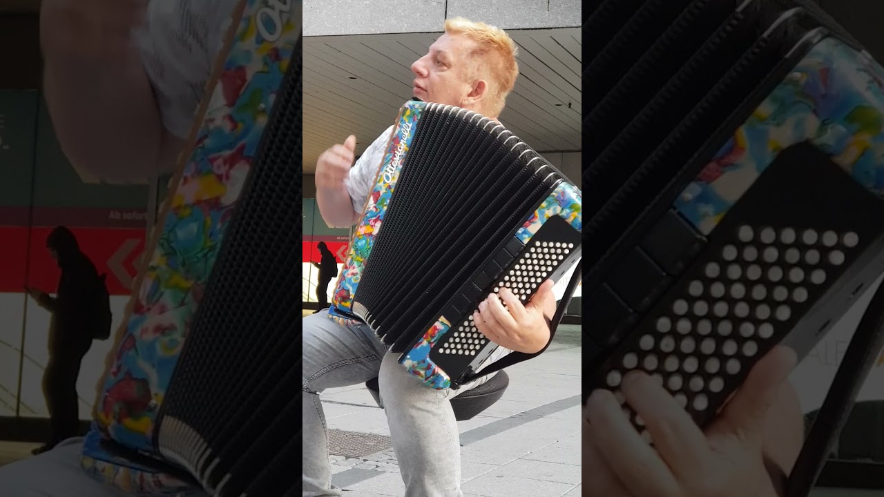 Ivan Hajek spielte am 20.07.2021 in der Kaufingerstraße in München. #münchen #marienplatz #musik🎶