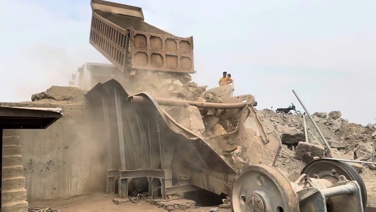 ‘Big Rock Crusher Machine: A Giant in Action” Big Rock Crushing: A Powerful Process”#stonecrusher 