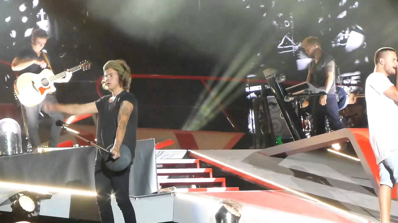 August 4, 2014 - One Direction - Through the Dark /Happily - New Jersey