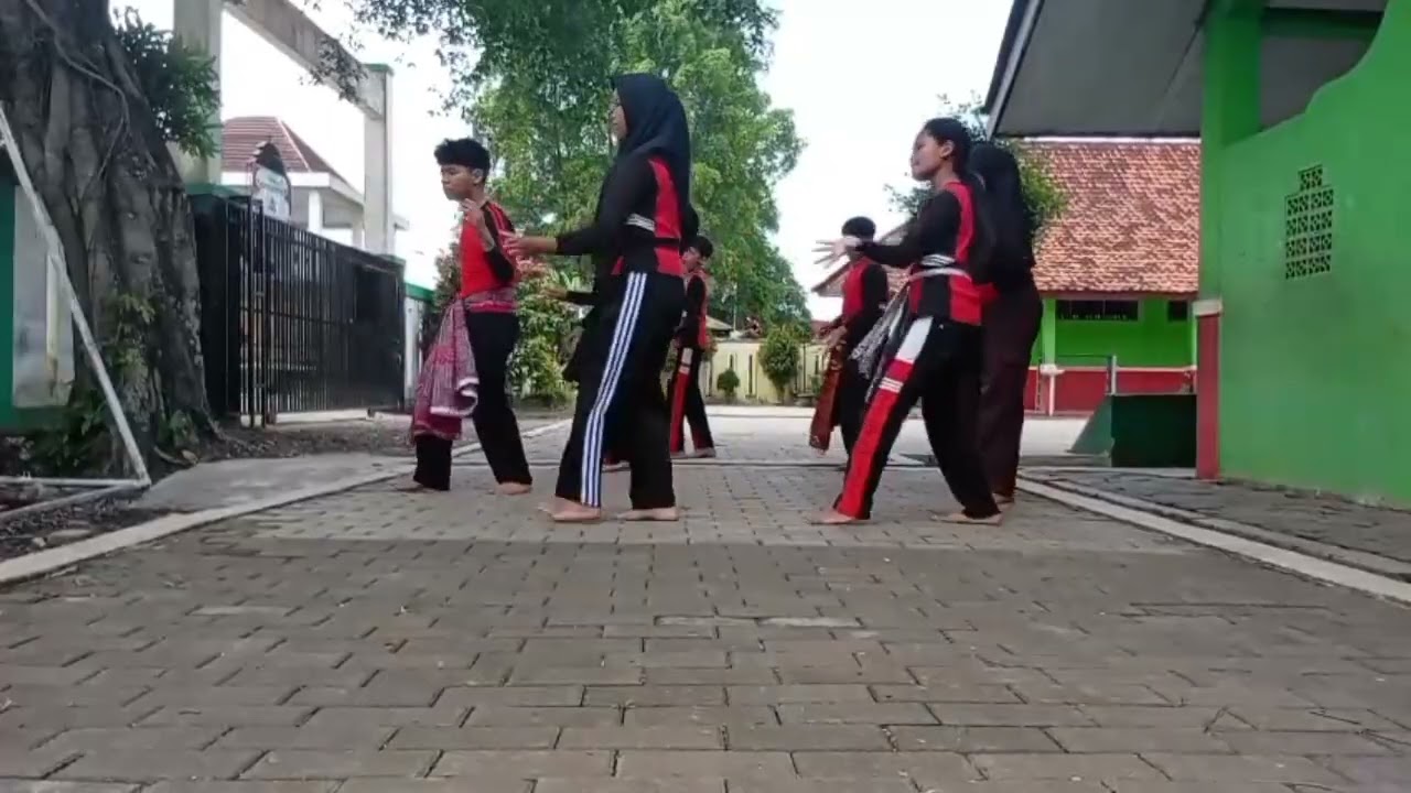 tari jaipong kelompok 6 kelas 6c 