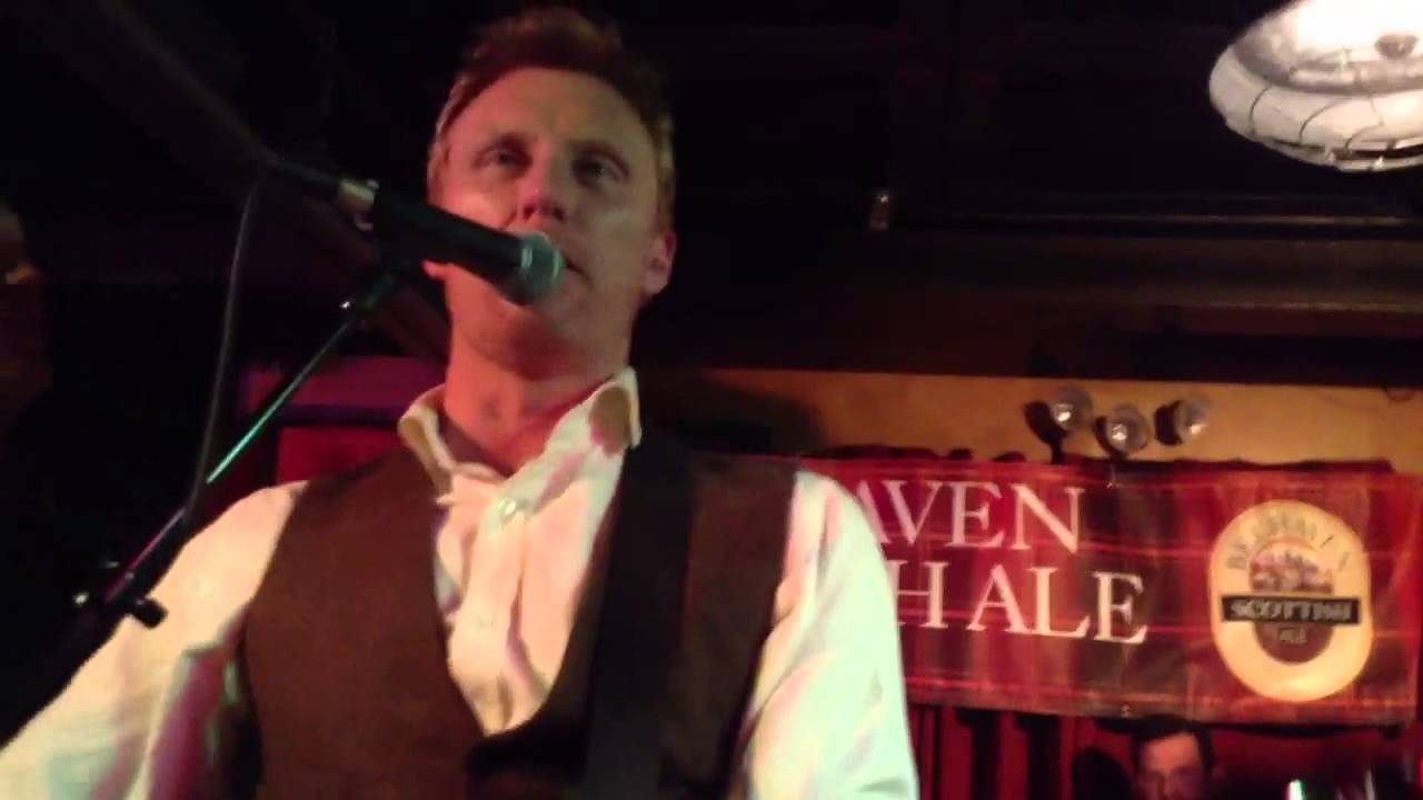 Kevin McKidd sings 