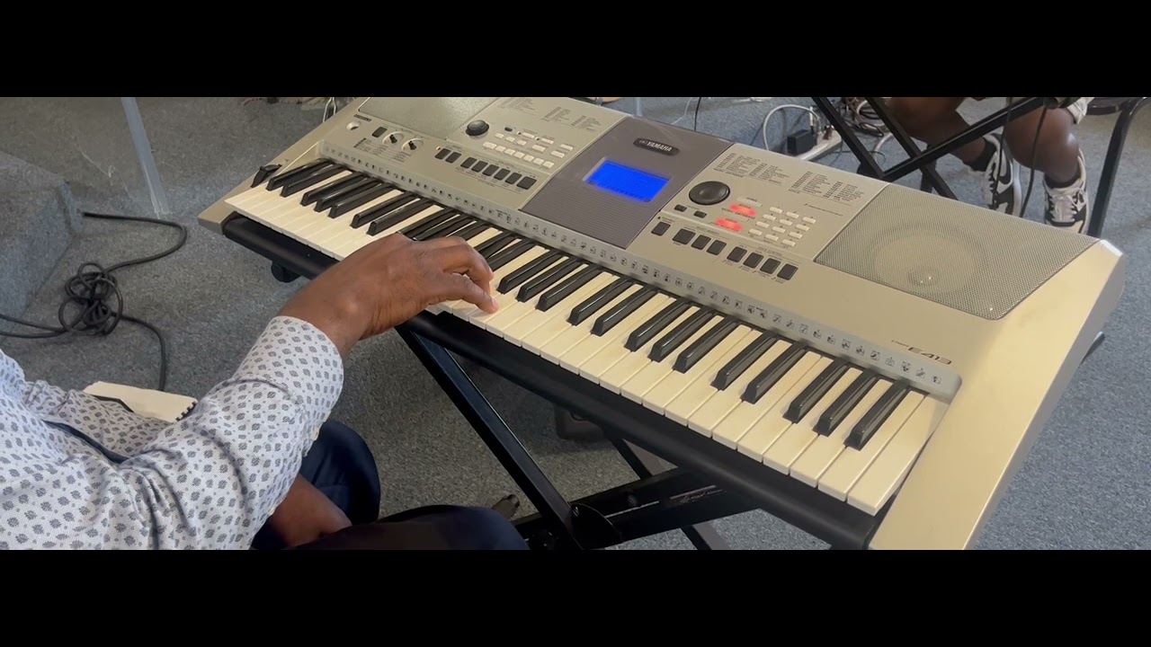 Dr. Thames teaches Beginner Piano (Total Beginner) part 1