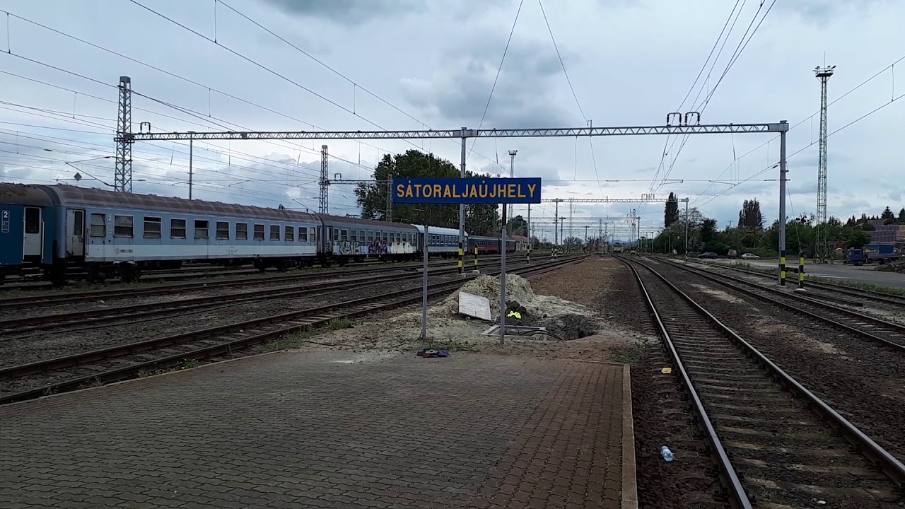 Az első villanymozdony S&aacute;toralja&uacute;jhely &aacute;llom&aacute;son