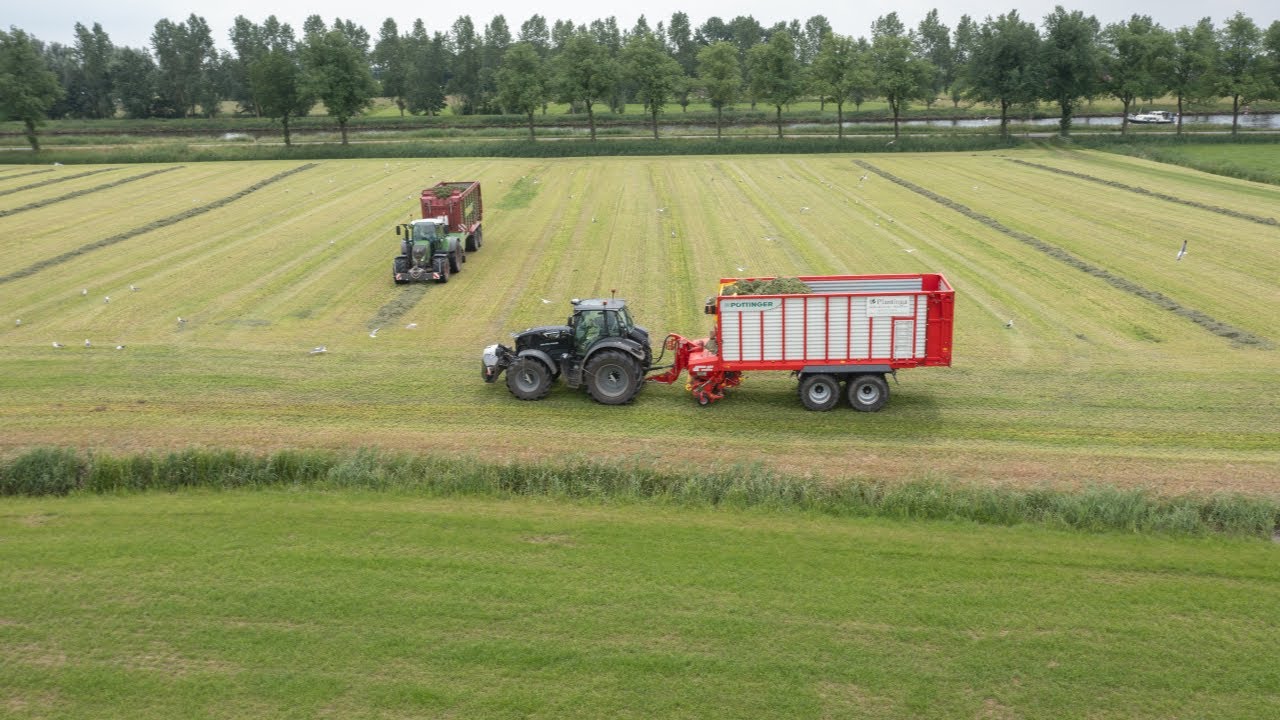 Loonbedrijf Plantinga en Bol aan het inkuilen