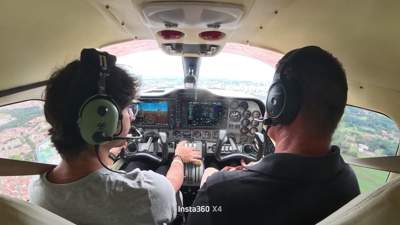 Tecnam P2006T simulated single engine go around at SDAM airport.