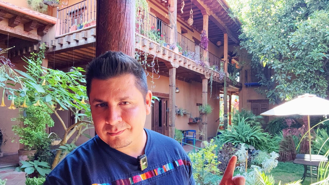 Así es una BELLISIMA CASA ANTIGUA en PÁTZCUARO, Michoacán con 3 PATIOS donde Hospedarse