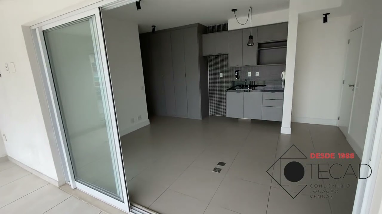 Studio sofisticado e planta inteligente.