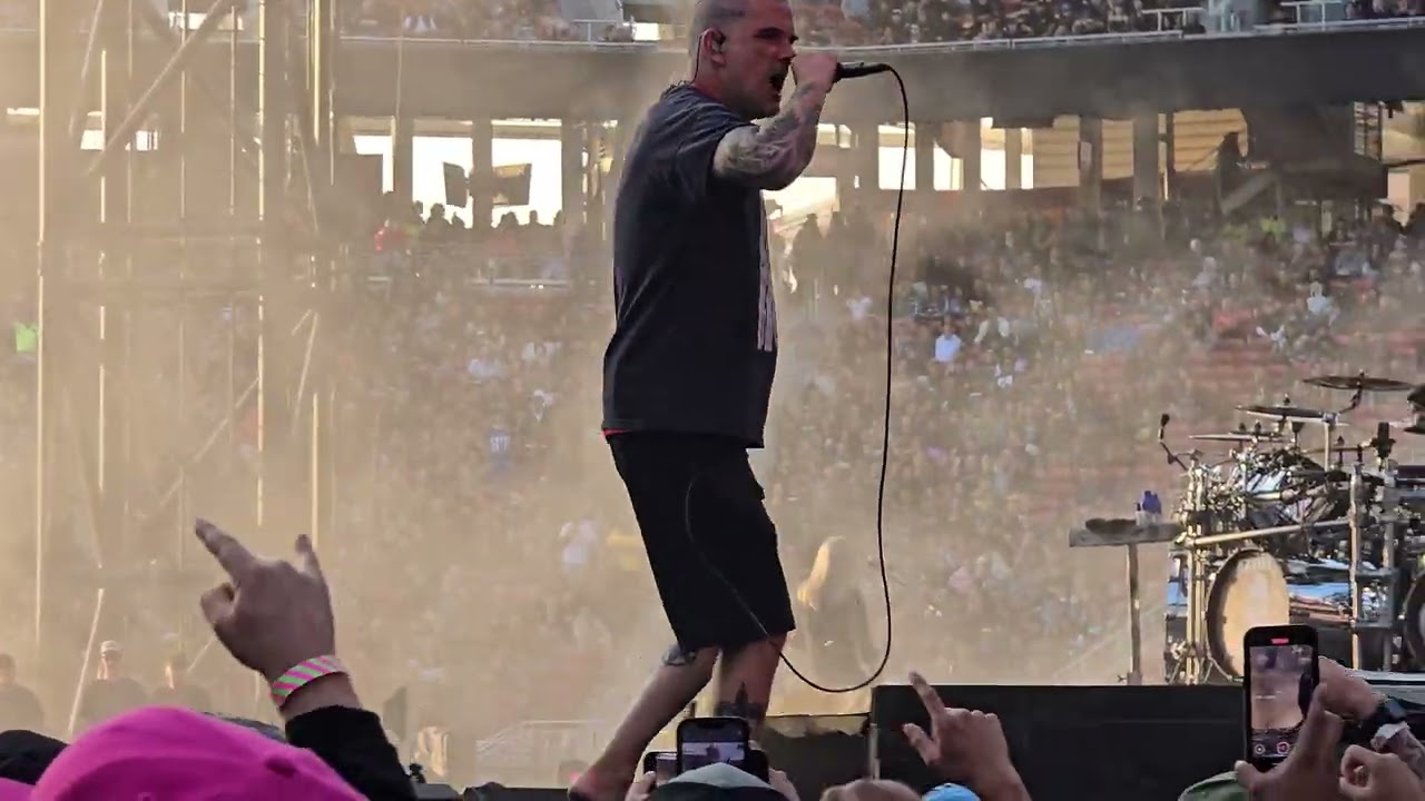 Pantera "Cemetery Gates/5 minutes Alone" LIVE