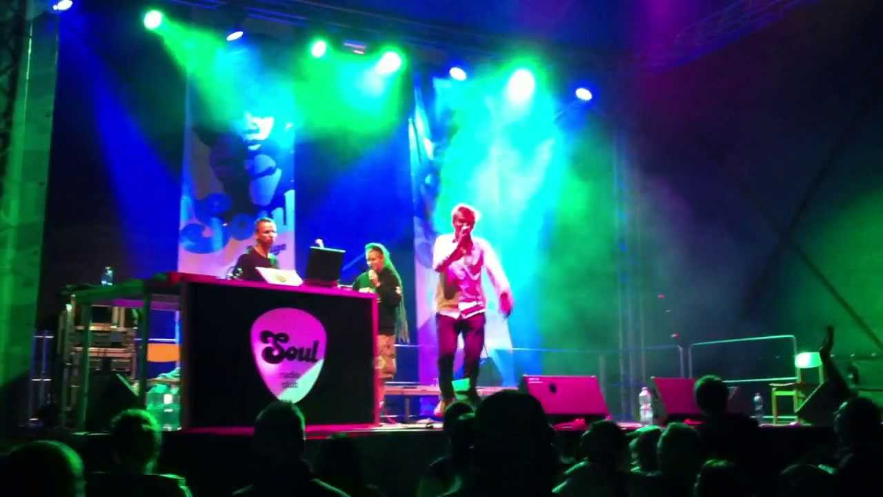 Mr.Cocoman a Dr.Kary - Tak už to bal (High passion riddim by Coco Jammin) @ Vysočina fest 2013
