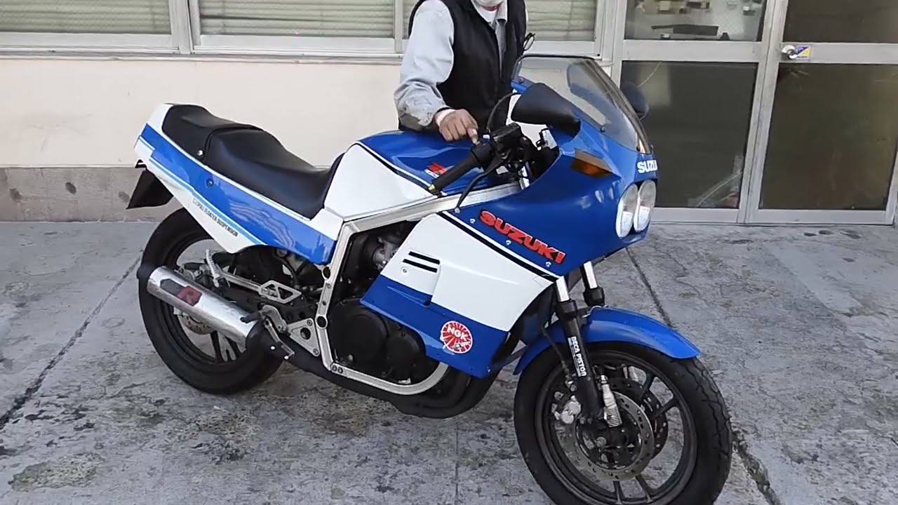 1129　GSX-R400-1 エンジン｛セル一発始動OK、アイドル安定、異音漏れ無、シフト良好、電装ランプ類全般OK｝ 車輛はこんな感じです。