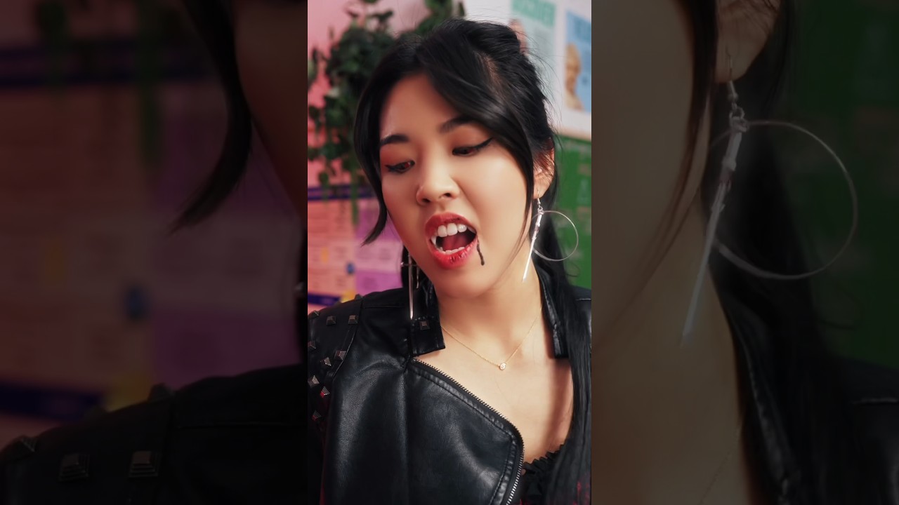 Вампирши дерутся из-за парня 😈