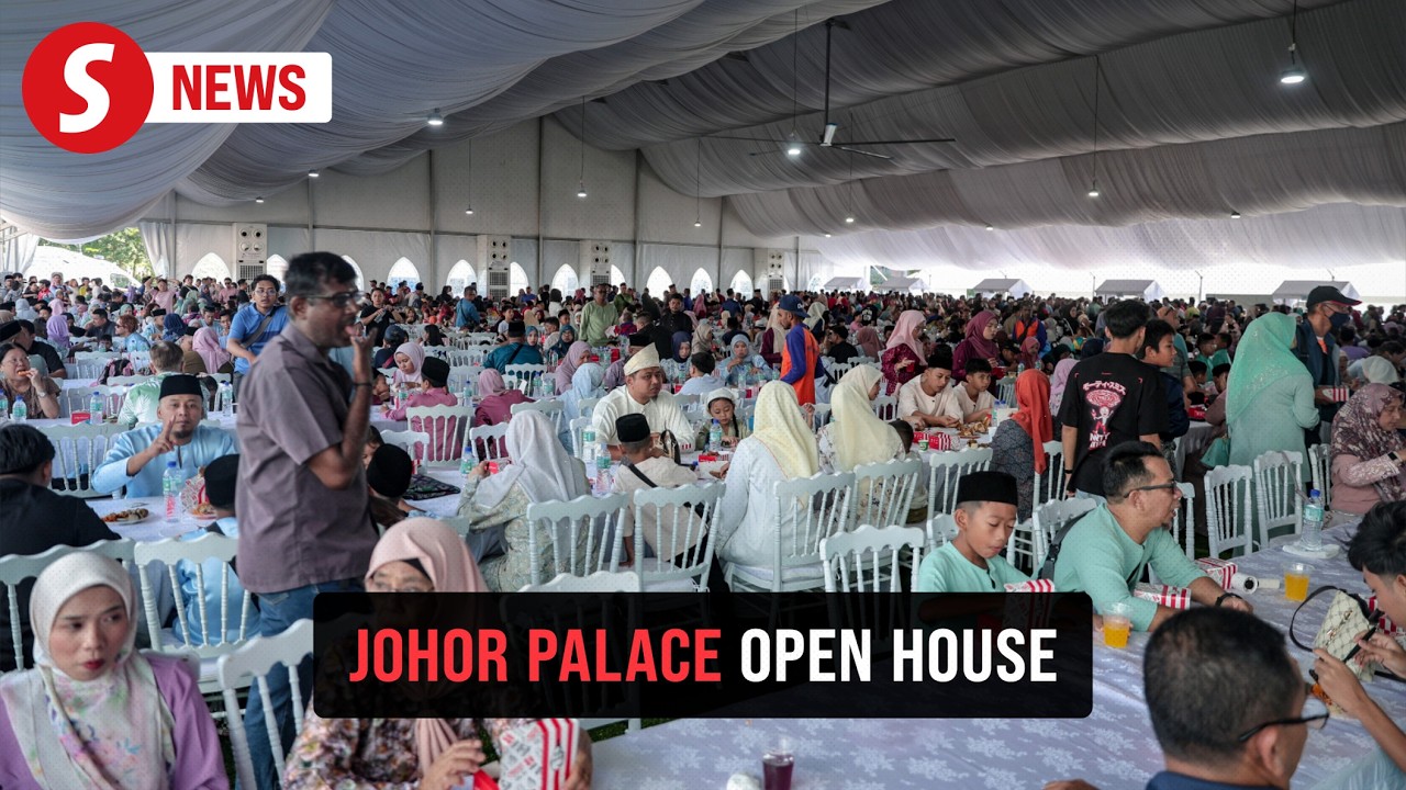 Thousands throng Johor's Istana Besar for Hari Raya open house