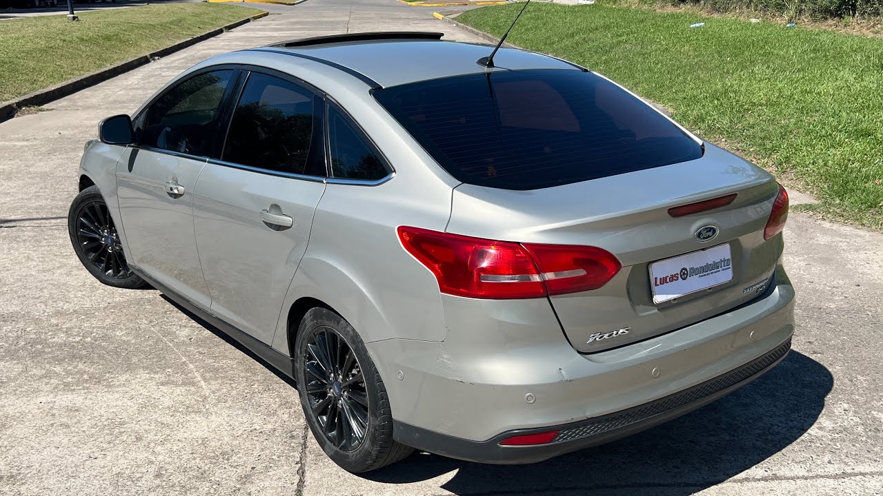 Asi es manejar un Ford Focus Titanium l POV Drive