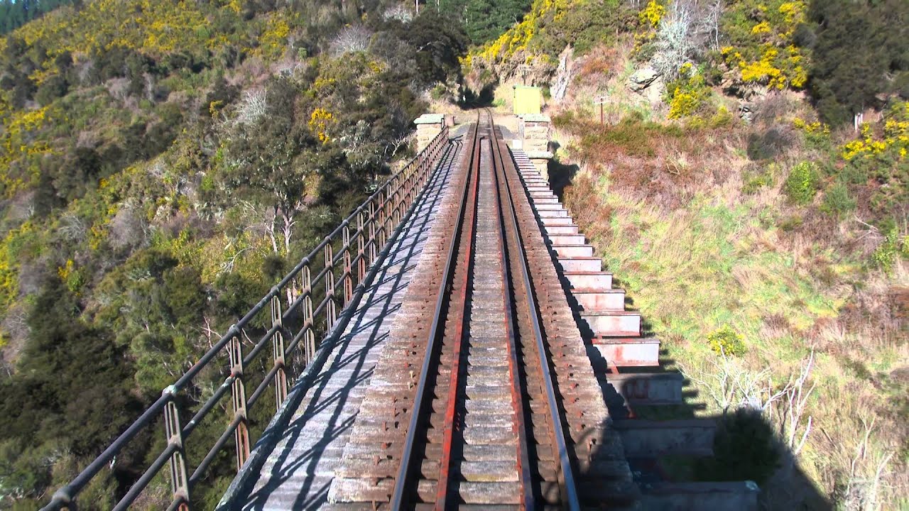 Taieri Gorge Railway, Dunedin, New Zealand in 4K