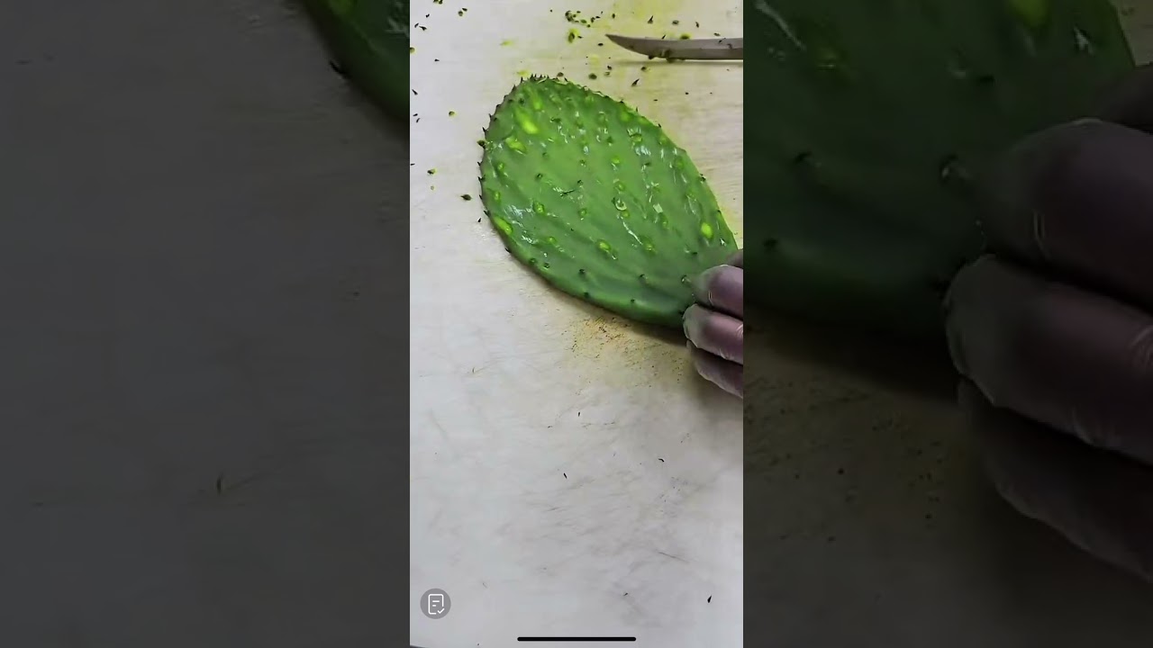 Cleaning edible cactus leaves