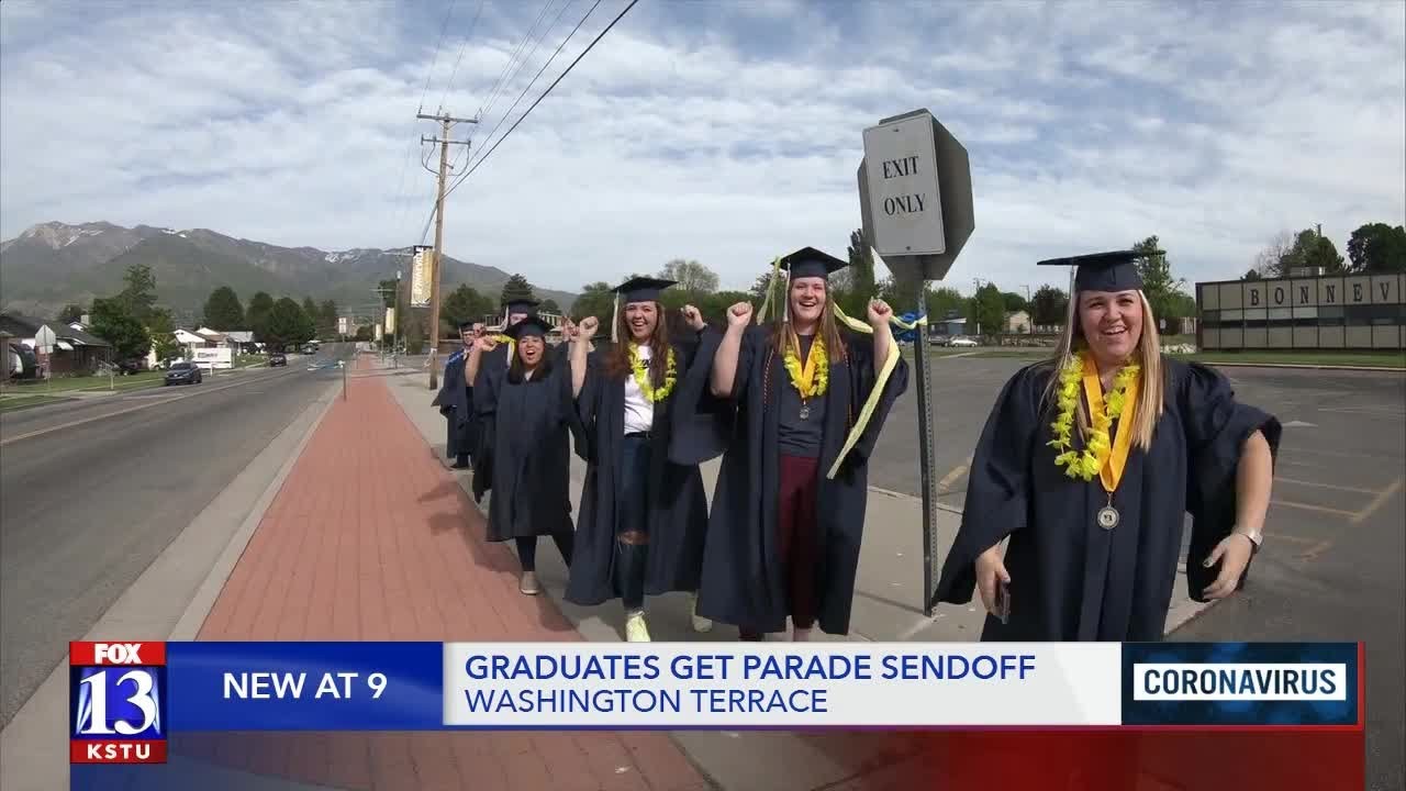 Выпускников школы Бонневилля торжественно провожают на автопараде с участием более ста человек