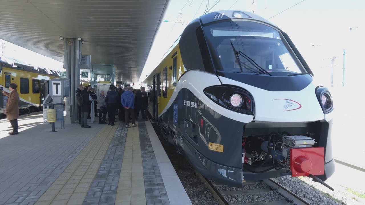 Andria. Presentati due nuovi treni di Ferrotramviaria sulla linea Bari-Barletta