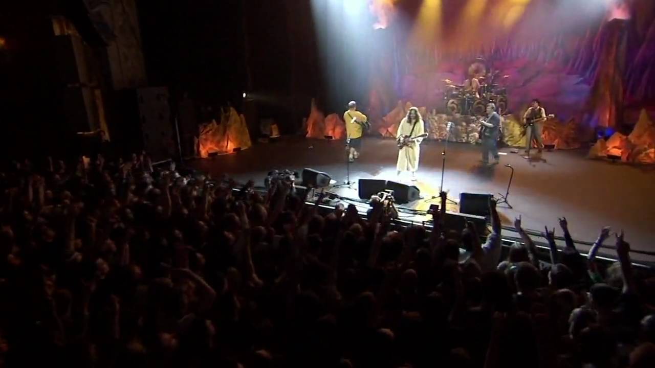 Tenacious D -  Double Team live (HD) Part 1 [introduction + solos]