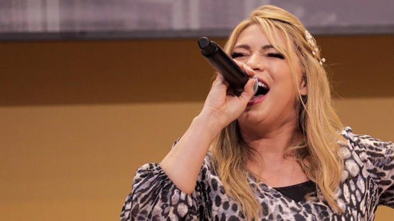 Elaine de Jesus - Quem Chora Pra Deus (Ao Vivo na Assembleia de Deus em Belém)