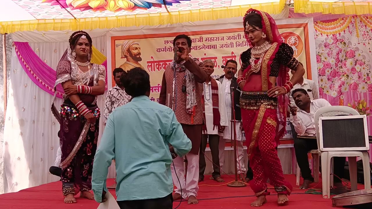 भोजापूर कुही येथे शाहीर पुरुषोत्तमजी खांडेकर खडी गमतीच्या माध्यमातून प्रबोधन करताना