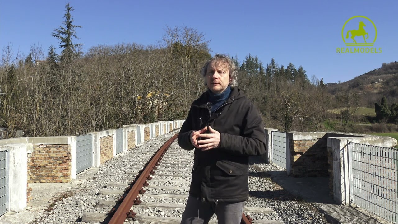 Sulla linea ferroviaria tra Fermignano e Urbino, alla ricerca di ispirazioni modellistiche.