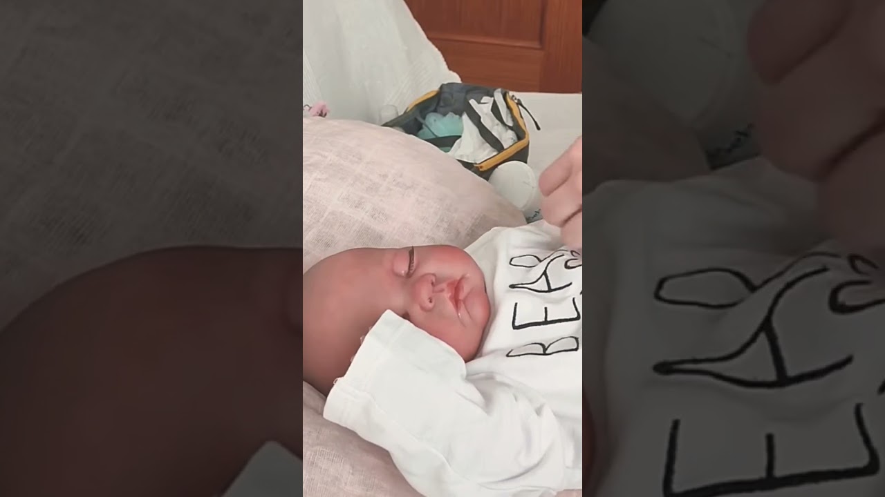 Vistiendo a mi reborn👕🎀 reborn vinilo 🥰