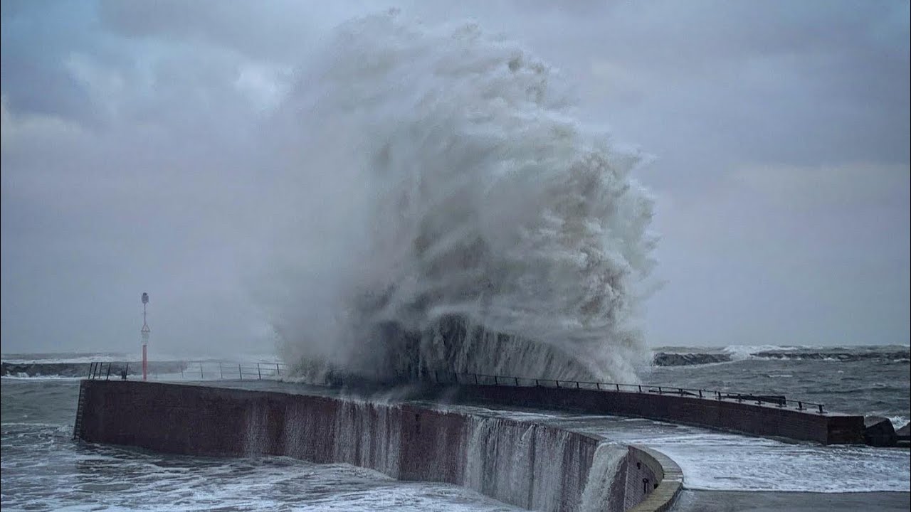 Storm Corrie op Scheveningen (Den Haag) 2022