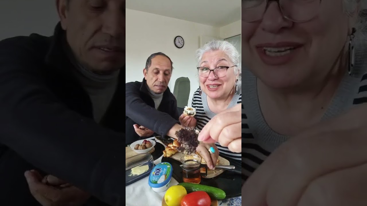 صبحانه امروز با شما و همراهی نجیب 💞 نون با خشخاش سیاه و پنیر و خیار و کالباس ☕️🌶🧀🍅🌿🥒