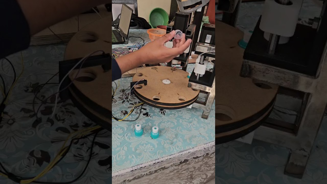 Prototipo de una maquina prensadora de tapas tipo push pull