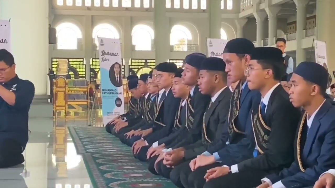 khataman kubro Tahfidz Sulaimaniyah di masjid Al Akbar surabaya