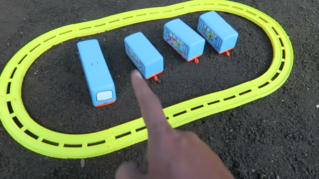 Merakit Kereta Spongbob dan Kereta Pembawa Mesin Berat