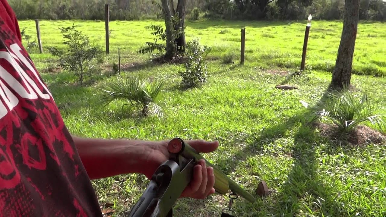 Tiro de espingarda calibre 12 com cartucho TTT