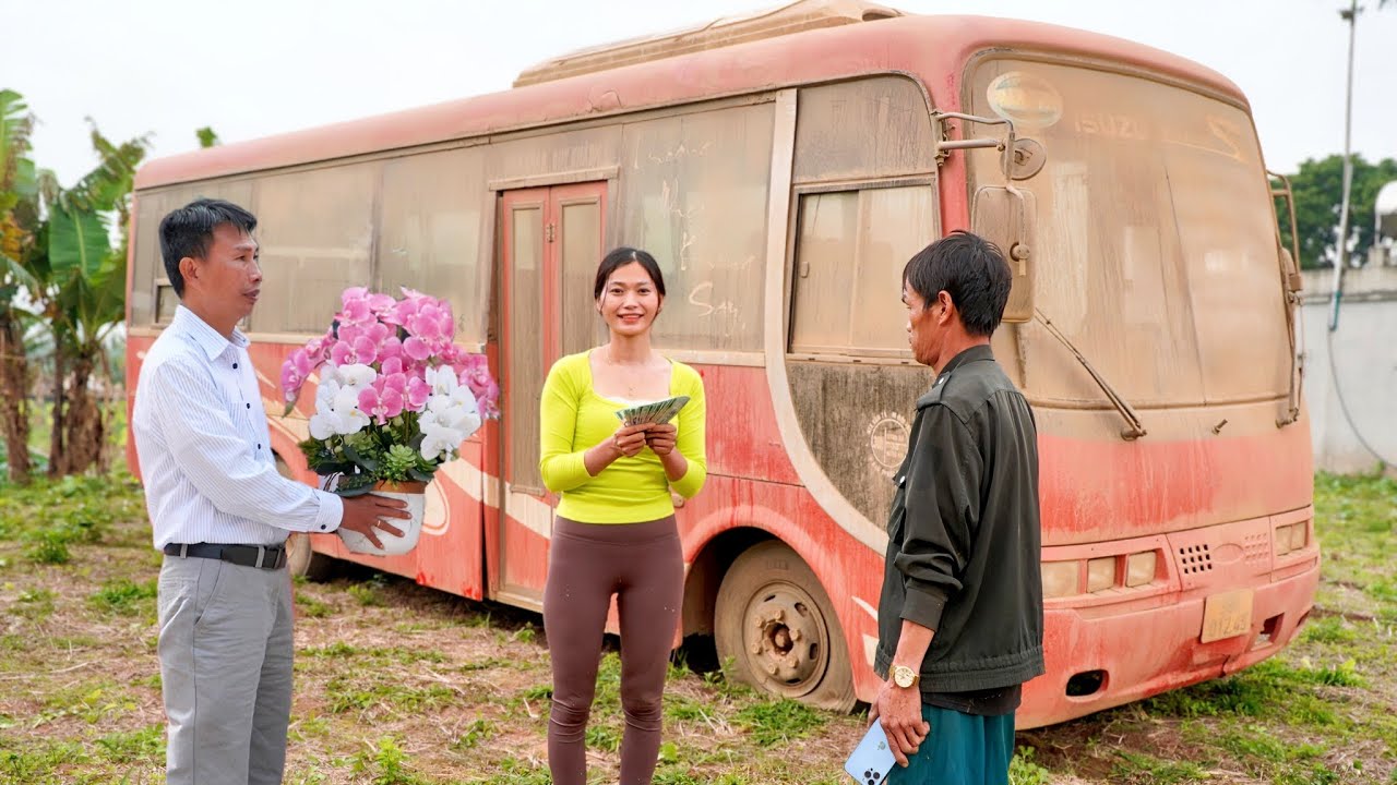 Time-lapse video: Girl restarts abandoned 30-seater Isuzu bus and turns it into a car (BUS CAFE)🛠🛠🛠