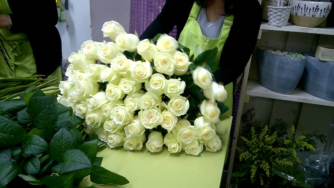 Flora-online: Vazba kytice 100 růží