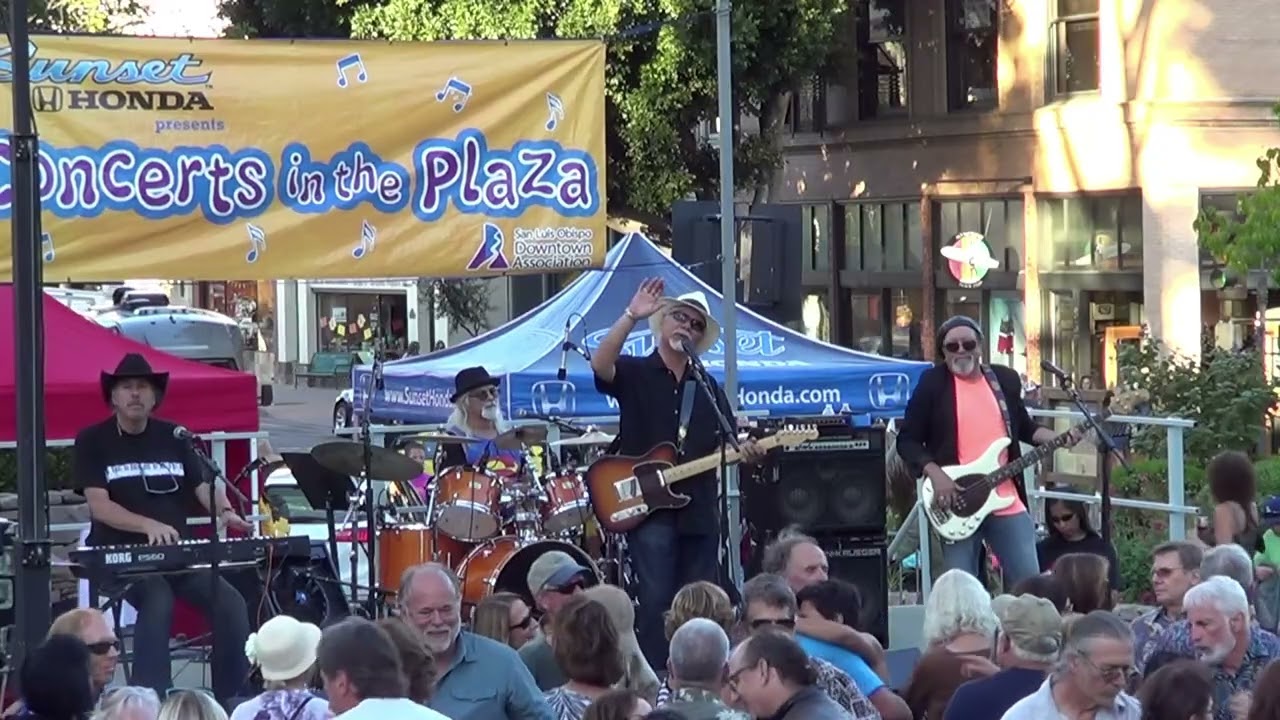 0019 - Louie and the Lovers - Concerts in the Plaza - Llevame