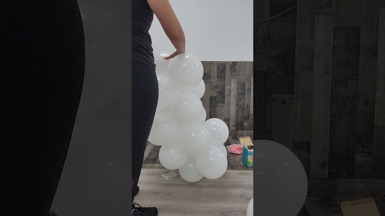 DIY Simple Balloon Garland. White balloon garland ideas. One Year Old simple photoshoots ideas.
