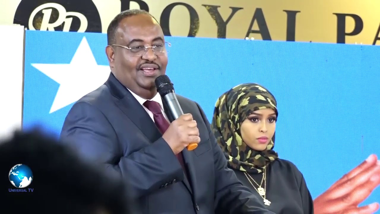Madaxweyne  Deni ,Mahad Cawad Waa in aad Soo Celisaa Kursigaaga Aniga Waa Iga Nabadgalaysaa.