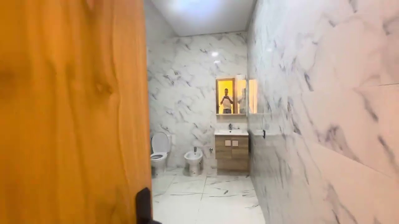 شقة سفلية مستقلة بابك راسك للبيع سيدي رحال الشاطئ مساحة 111 متر ثمن 80 مليون قابل للتفاوض 0774910828