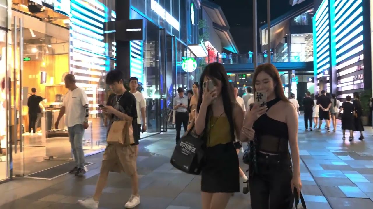 4K HDR Chengdu Taikoo Li, so many sweet Chinese beauties enjoy good time，do you want to hug one