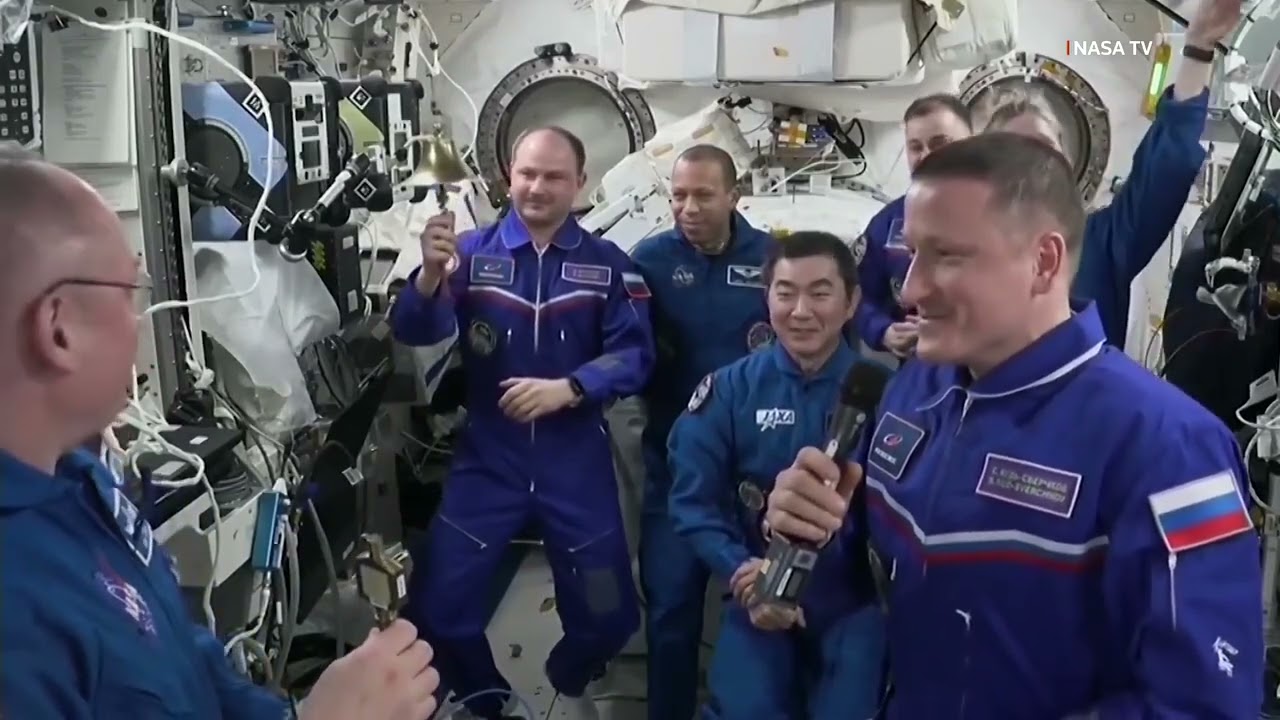 NASA astronaut MikeFincke&nbsp;passed command of the ISS&rsquo;s Expedition 74 over&nbsp;to Russian cosmonaut Sergey
