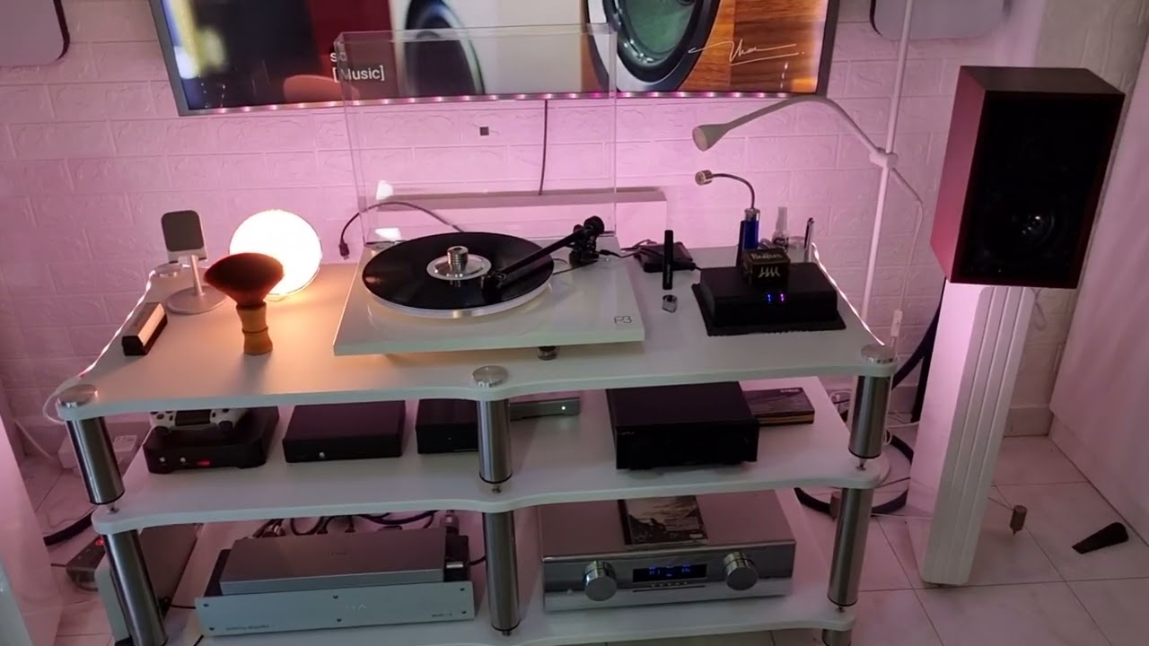 KEF LS 3/5A BY RAYMOND COOKE - RADIO HEAD-KARMA POLICE.REGA P3 ORTOFON 2MBLACK. BEAUTIFUL SOUNDING😍😊