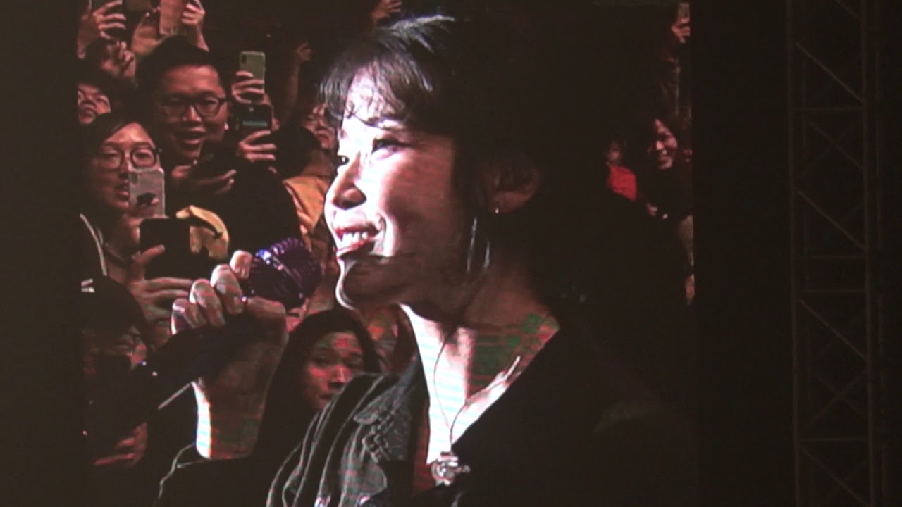 Funny Moment IU approach Grandpa and Grandma Fans on Her Concert in Taipei