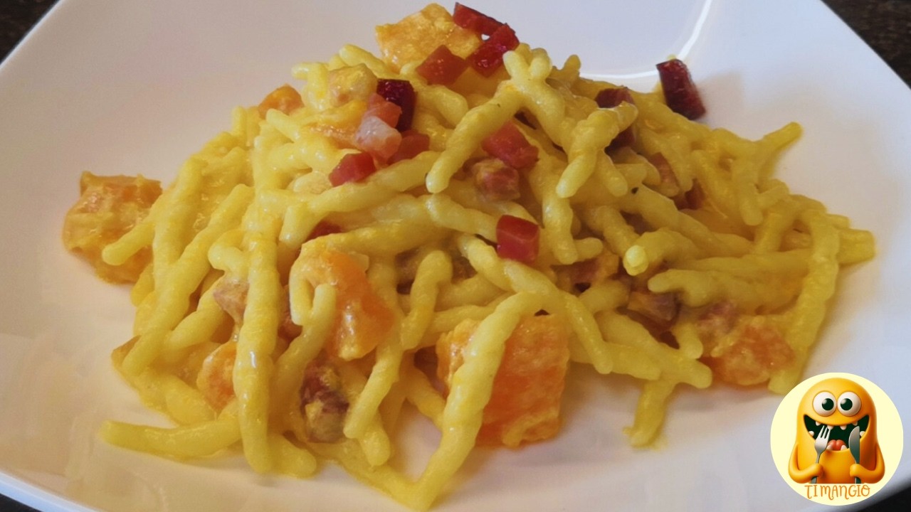 Pasta Zucca e Speck Cremosa 🎃 Ricetta Facile, Gustosa e Perfetta per l’Autunno