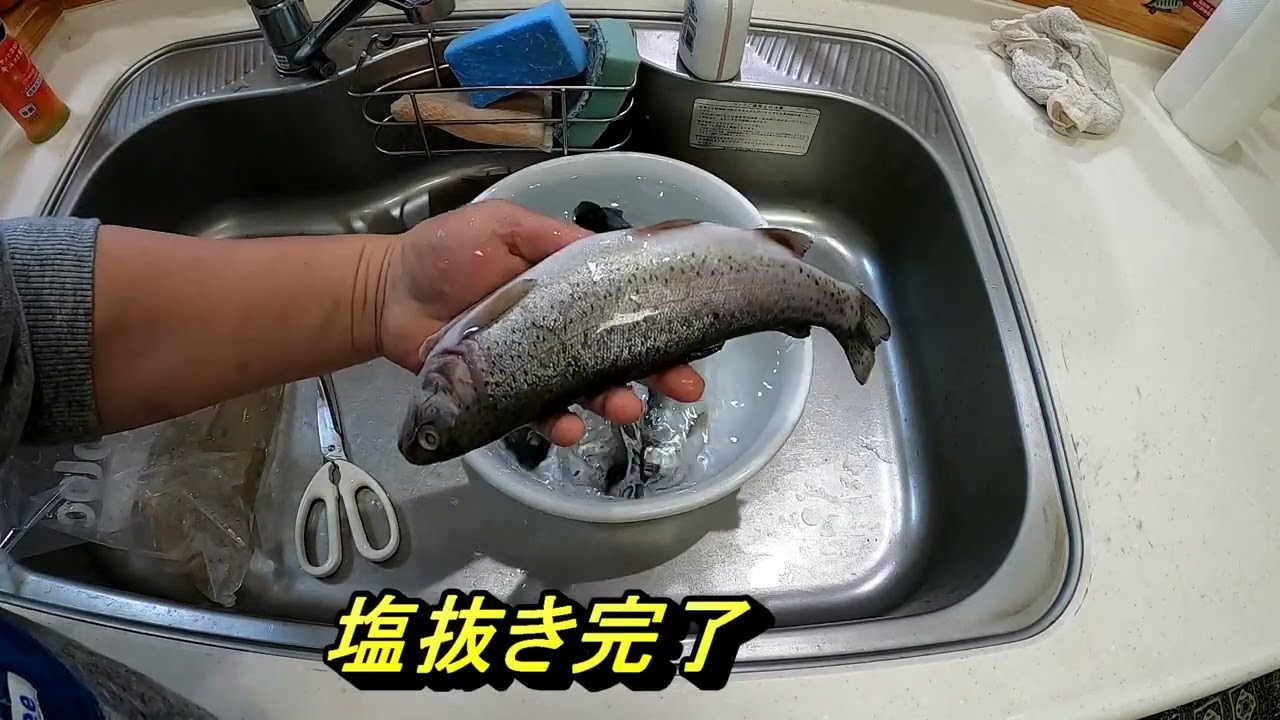 【燻製】ニジマスとヤマメを桜の煙で燻製してみました‼