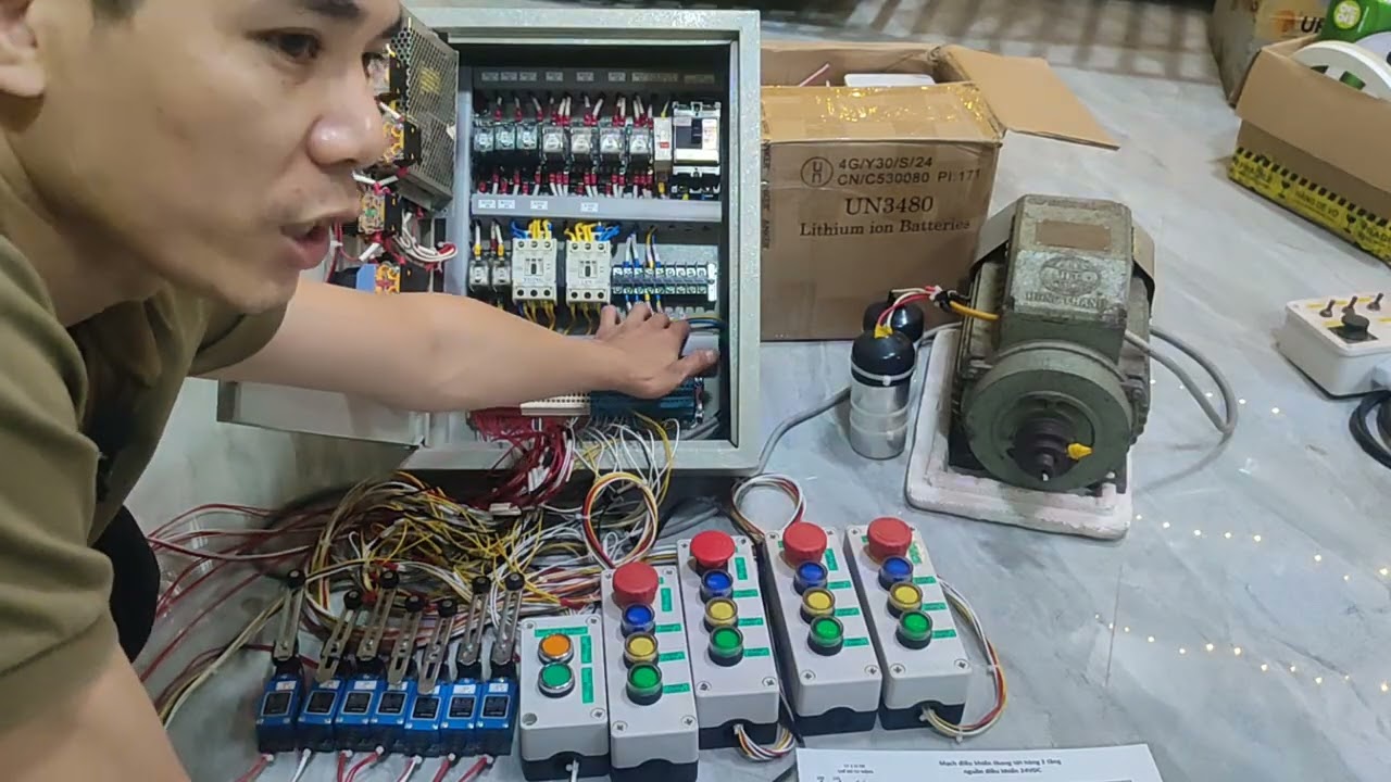 Giới thiệu thang tời nâng hàng 3 tầng dùng nguồn điều khiển 24vdc an toàn. LH zalo 0989224137 